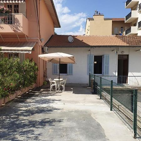 Calme Et Tranquillite Et Un Soupir Villa Menton Exteriör bild